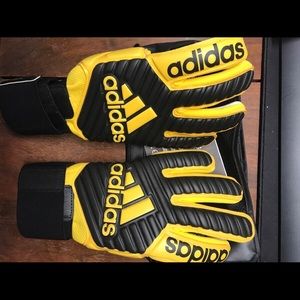 Adidas Classic Pro Goalkeeper Gloves